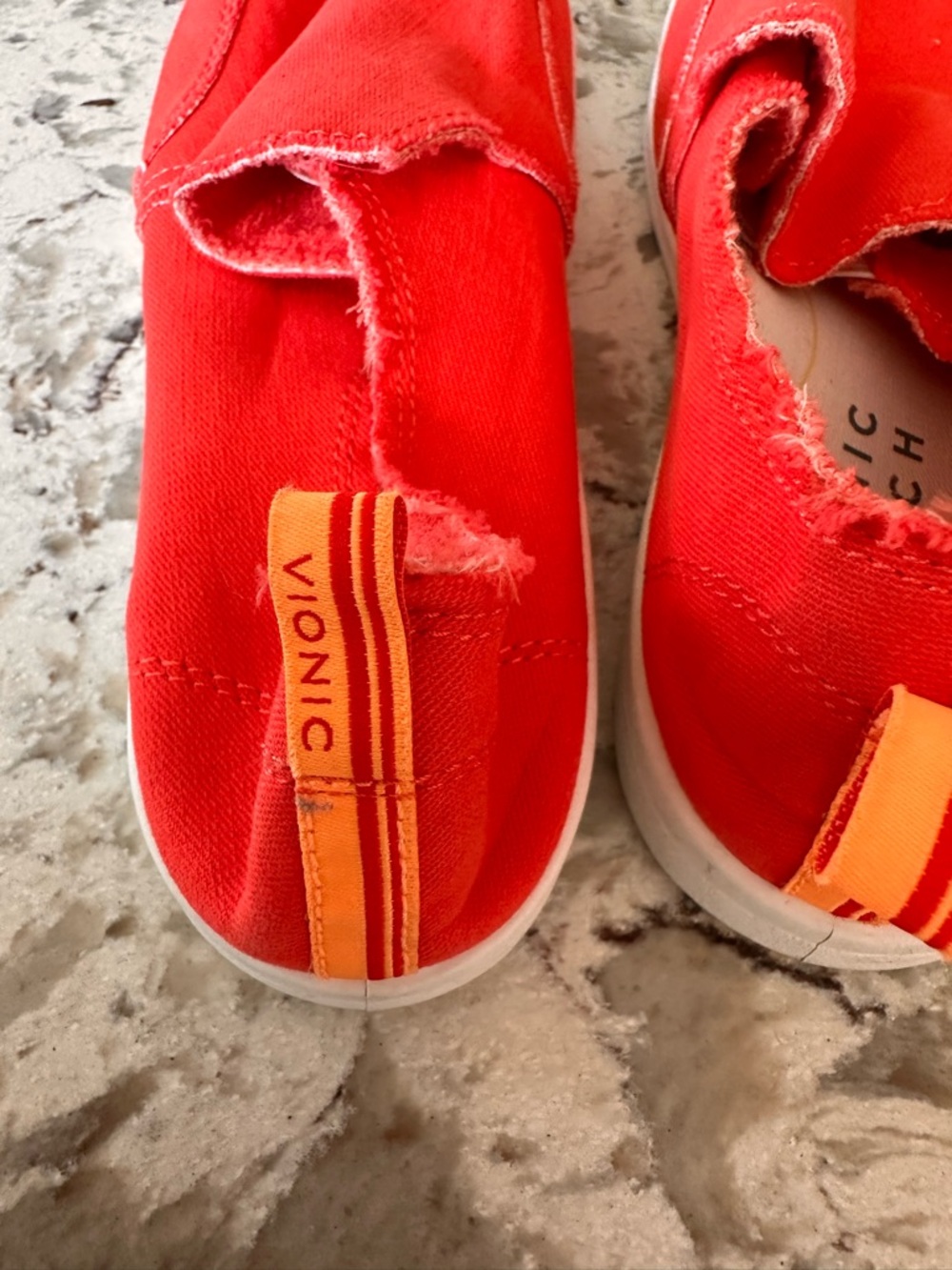 Vionic Women Malibu Beach Corral Red slip on sneaker size 8 Slip On Cloth - Picture 3 of 5
